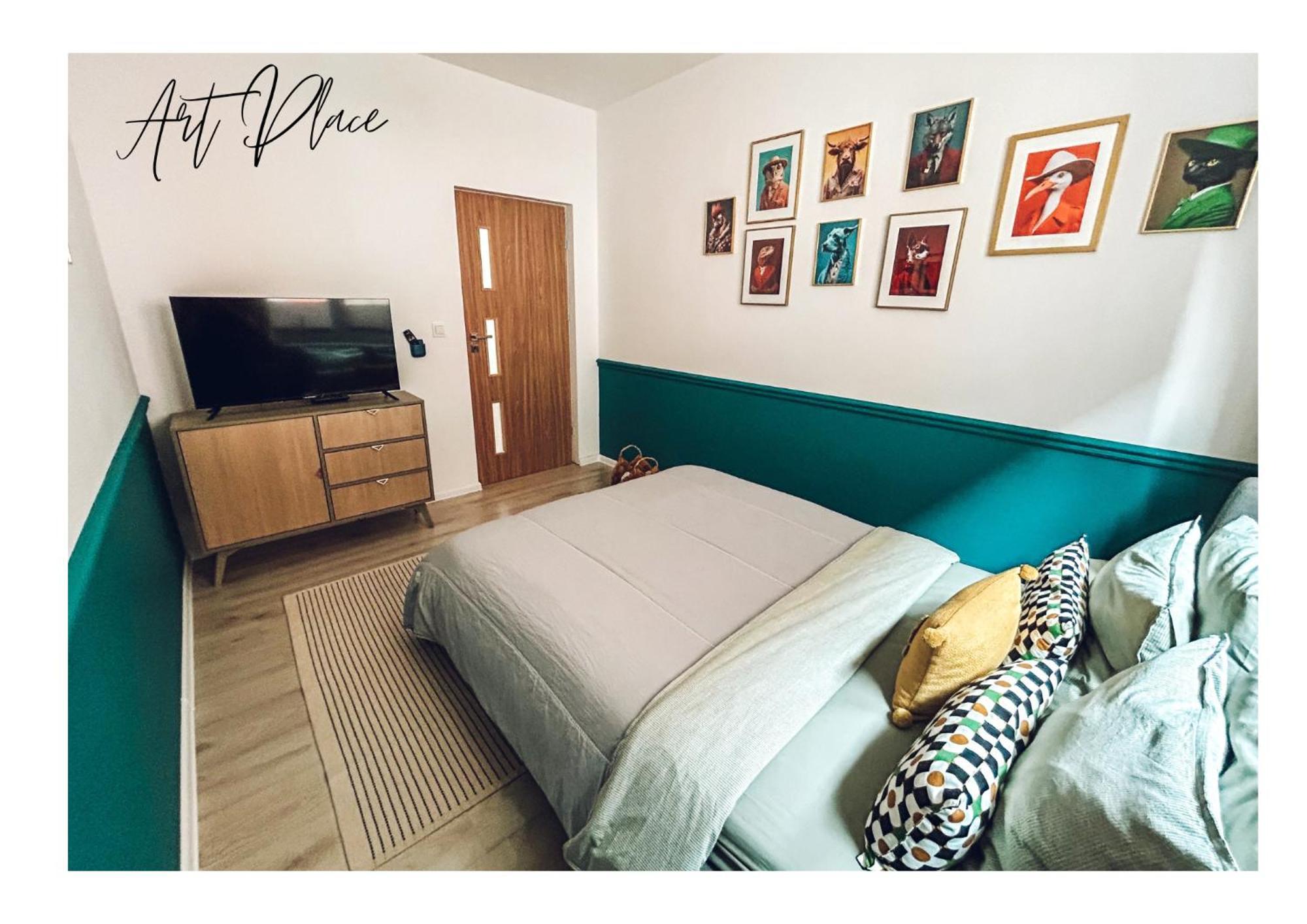 Apartment Art Place